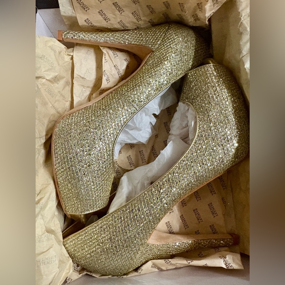 Badgley Mischka Glittering Gold Peep Toe Heels- Humbie II